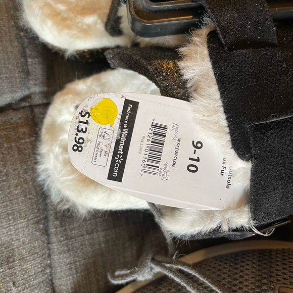 George lightweight sneakers, and a pair of slippers - Picture 2 of 4